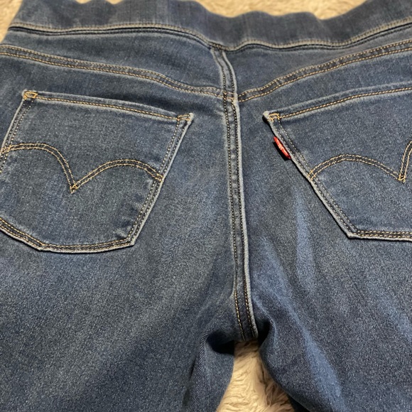 Women’s Levi’s legging’s. Dark wash. Size 28. - Picture 3 of 6
